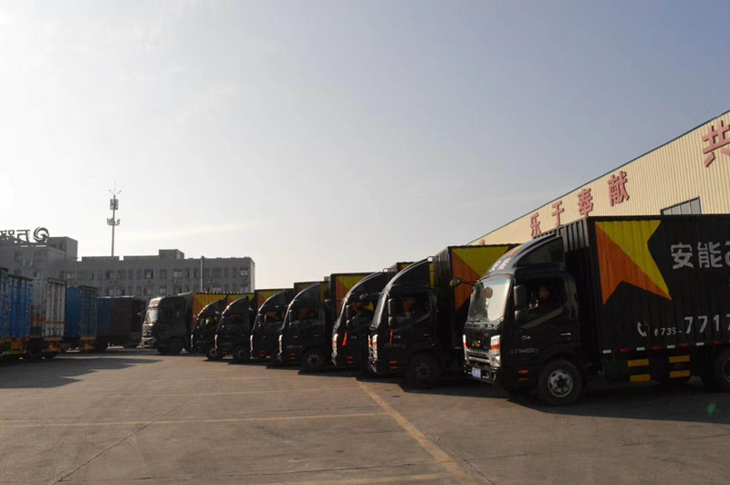 安能物流車(chē)隊(duì)展示